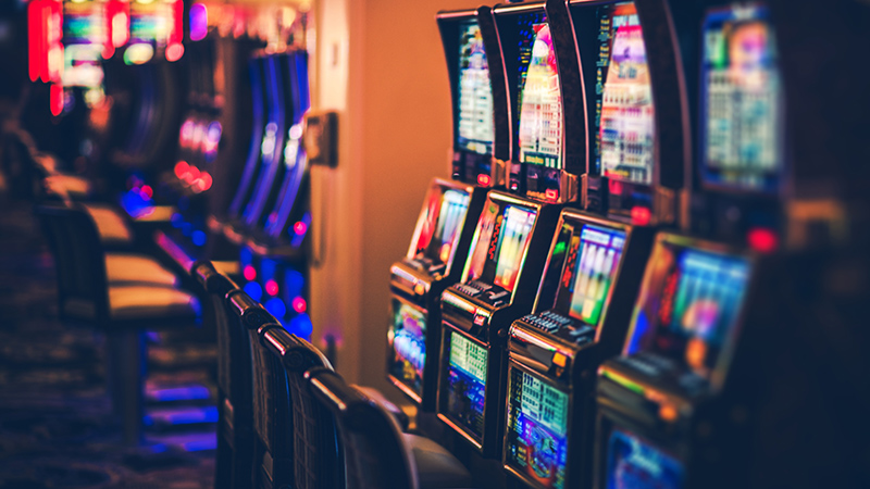 Interior de un local de apuestas y juegos de azar